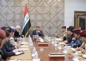 وزير الداخلية يعقد اجتماعاً مع عدد من القادة الأمنيين والجهات الساندة “لتــأمين الزيارة الرجبية”