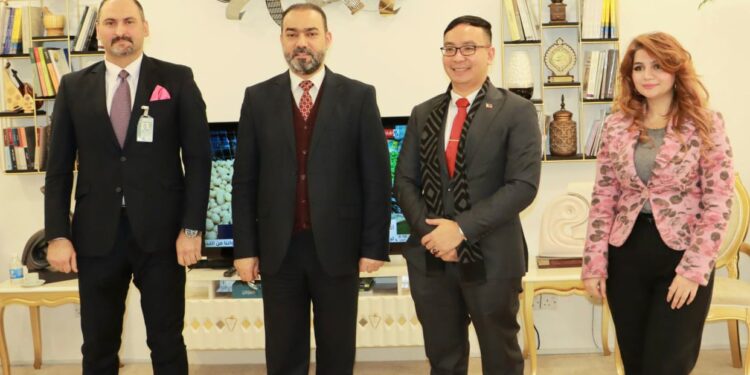 نوفل ابو رغيف يلتقـــي القائم بالأعمال الفلبيني كريستوفر كاستيلو