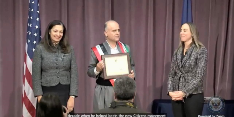 عراقي يفوز بجائزة الخارجية الأميركية للمدافعين عن حقوق الإنسان