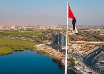 الامارات .. مروحيات تحلق في سمائها وآليات عسكرية في شوارعها