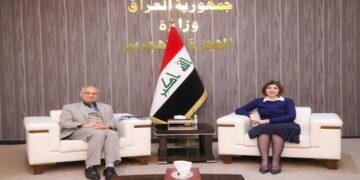 وزير الهجرة تلتقي مع ممثل الامم المتحدة للشؤون الإنسانية