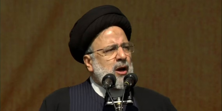 قراصنة (يقطعون بـث خطاب الرئيس الإيراني) في الذكرى 44 للثورة