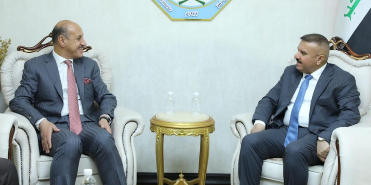 وزير الداخلية يلتقي رئيس الاتحاد العراقي لكرة القدم