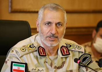 إيران تعلن احتجاز سفينة أسلحة أمريكية “بيضاء” في الخليج .. (مناجل وسيوف)