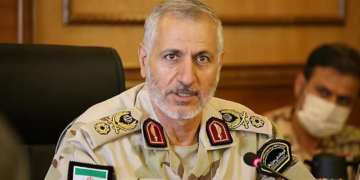 إيران تعلن احتجاز سفينة أسلحة أمريكية “بيضاء” في الخليج .. (مناجل وسيوف)