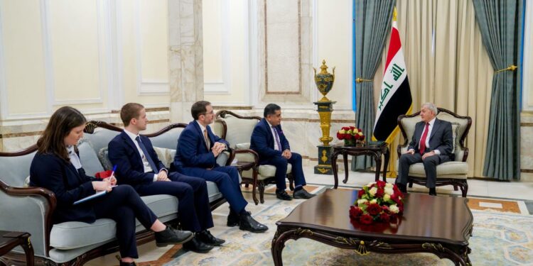 رئيس الجمهورية .. وزير الدولة لشؤون الشرق الأوسط وشمال أفريقيا البريطاني