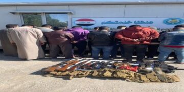 القبض على متهمين “بينهم اجانب” ومصادرة اسلحة في البصرة