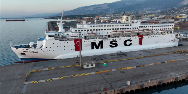 زلزال تركيا .. سفن عملاقة تتحول الى مساكن ومأوى من لا مأوى له