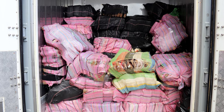 نيوزيلندا تضبط مخدرات بقيمة 320 مليون $ ,,, طفت على سطح المحيط