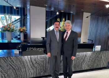 العلاق .. ملتزمون بتطبيق المعايير الدولية في (مكافحة غسل الأموال وتمويل الإرهاب)