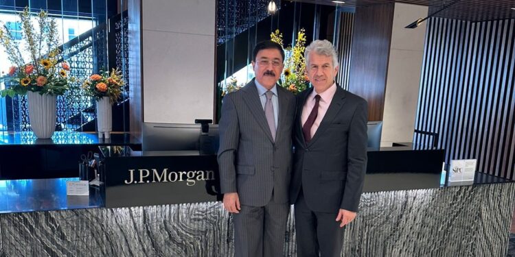 العلاق .. ملتزمون بتطبيق المعايير الدولية في (مكافحة غسل الأموال وتمويل الإرهاب)