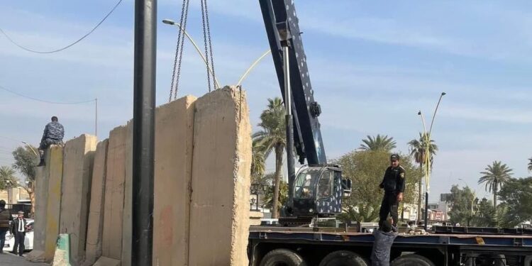 المباشرة بإغلاق منطقة الأعظمية