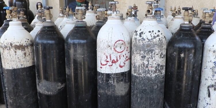 ضبط (50 قنينة كبيرة) بداخلها مواد سامة في إحدى مخابئ “داعش” بنينوى