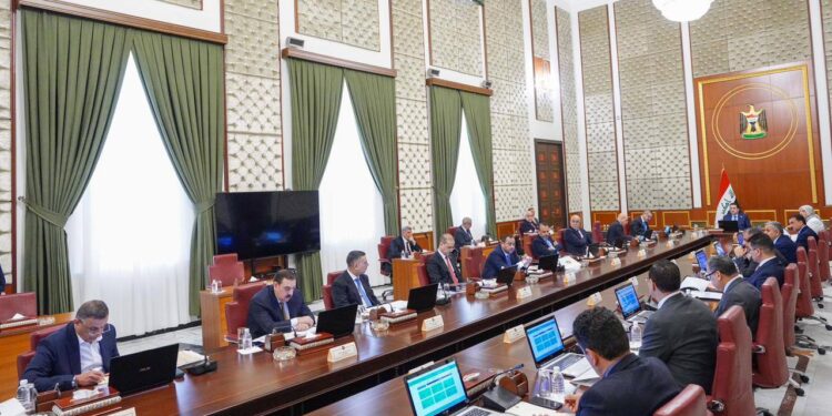 تشكيل لجنة من قبل الحكومة لبحث تخصيص قطع أراضي لفئتين