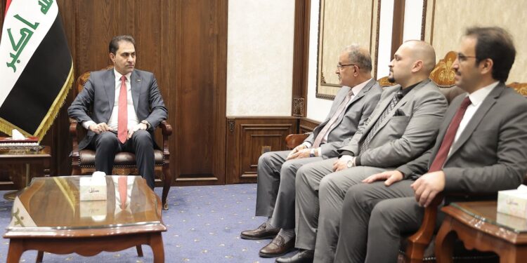 المندلاوي يدعو للمساعدة في رفع الحظر الأوروبي عن الطيران العراقي