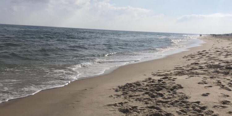 ظاهرة تحدث لأول مرة “انخفاض منسوب مياه البحر المتوسط”