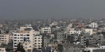 غارات إسرائيلية على غزة ردا على إطلاق صاروخين