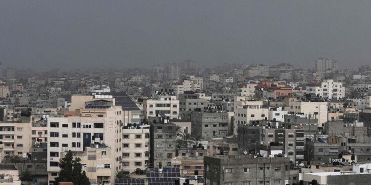 غارات إسرائيلية على غزة ردا على إطلاق صاروخين