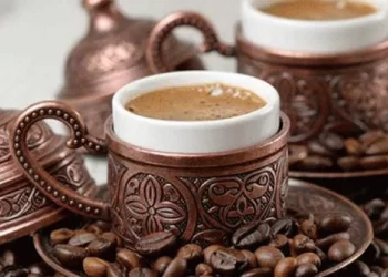 كوب قهوة صباحاً يجنبــك زيارة الطبيب