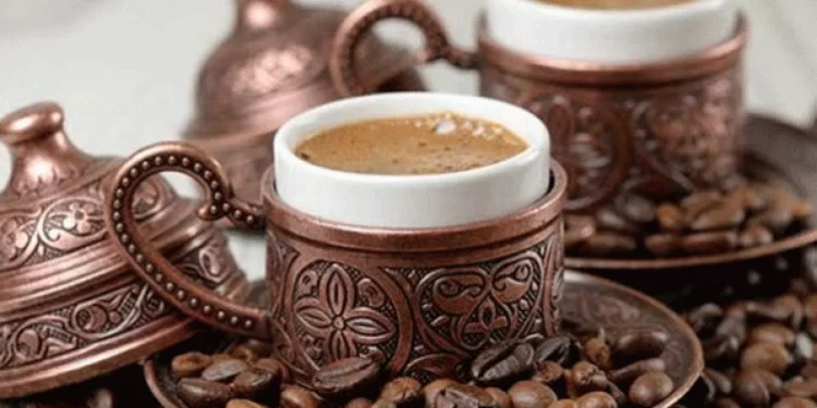 كوب قهوة صباحاً يجنبــك زيارة الطبيب