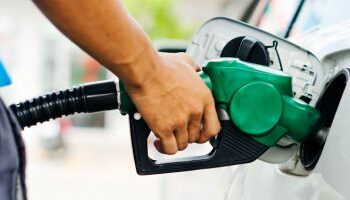 خطة شاملة لاعتماد “البطاقة الوقودية” في جميع المحافظات