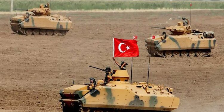 8 صواريخ تستهدف قاعدة تركية في الموصل