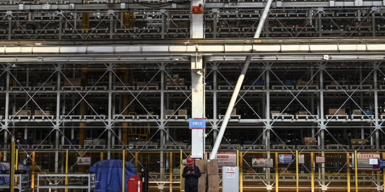 واشنطن تدرس فرض عقوبات على “شركات صينية” تساعد إيران في القمــــع