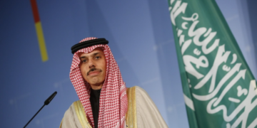 وزير الخارجيَّة السعودي يصل إلى بغداد