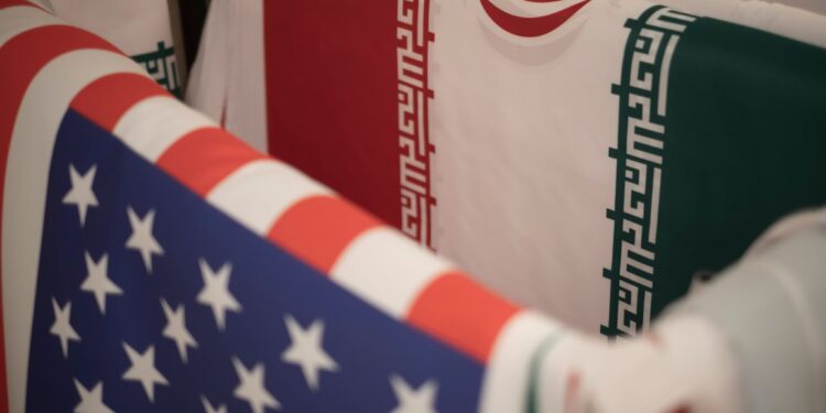 طهران تعلن و واشنطن تنفي ,, (3 سجناء أمريكيين) عالقون بين السطور