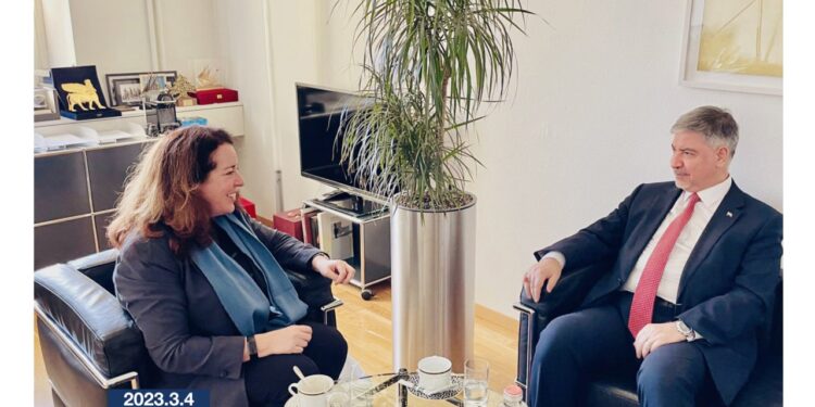 العراق وسويسرا يبحثان اعادة فتح السفارة السويسريَّة في بغداد و تطويـــر العلاقات الثنائيَّة