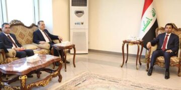 وزير النقل يستقبل السفير اللبناني