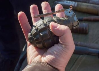 مطلوب بقضية مخدرات يفجر نفسه وابنته بعد محاصرته في البصرة