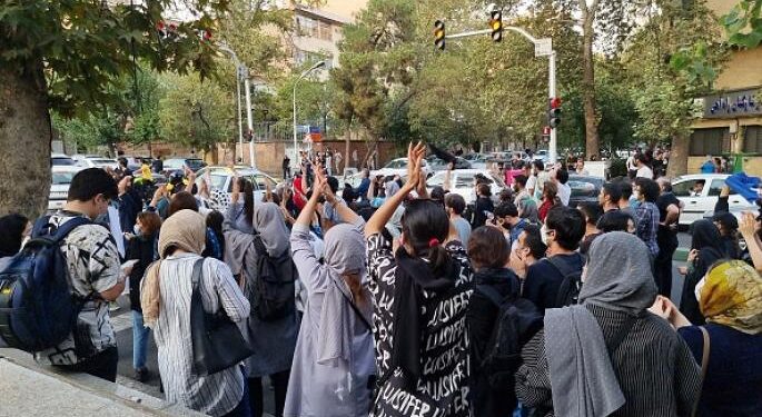 البرلمان الإيراني ينتقد الحكومة والقضاء بسبب “التقاعس في فرض الحجاب”