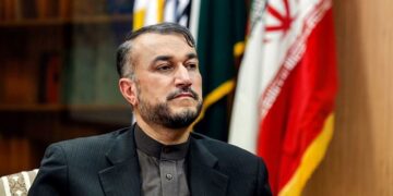 وزير الخارجية الإيراني .. “أننا ندعم سيادة أوكرانيا على أراضيها وندعو لحل سلمي للأزمة”