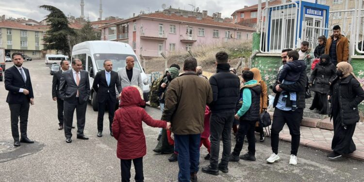 الاعلان عن إجلاء 82 عراقياً عبر رحلتين بريَّة من تركيا