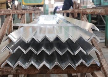 العراق يبدأ بتصديــر “صفائح الألمنيوم” إلى أسواق سوريا ولبنان