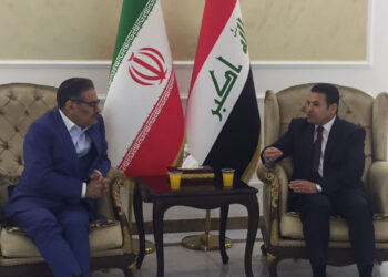 شمخاني يصل بغداد يرافقه رئيس البنك المركزي الإيراني