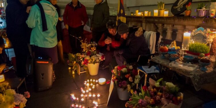 إيراني بريطاني يضرب عن الطعام حتى حظور الحرس الثوري