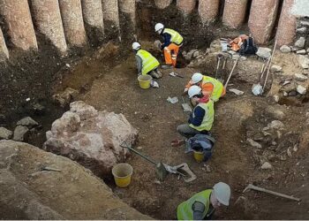 اكتشاف (مقبرة ومذبح عمره 1800 عام) تحت جامعة بريطانية