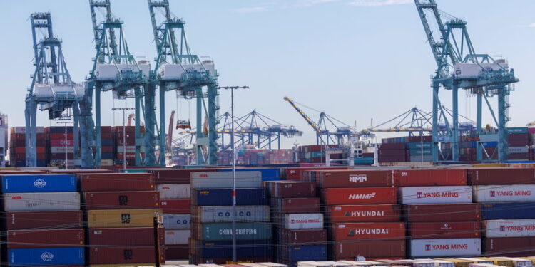 تخوف أميركي من استخدام الصين لــ(رافعات البضائع العملاقة) كأدوات تجسس محتملة