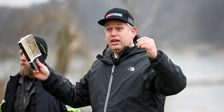 بريطانيا تمنع “المتطرف الدنماركي بالودان” من دخول أراضيها