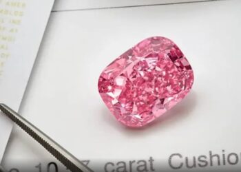 الماسة الوردية الأكثر ندرة تشــــارك بمزاد في نيويورك بأكثر من 35 مليون $