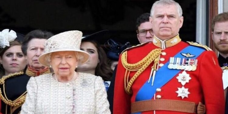 الأمير أندرو يستعد لكتابة سيرته الذاتية على خطي الأمير هاري