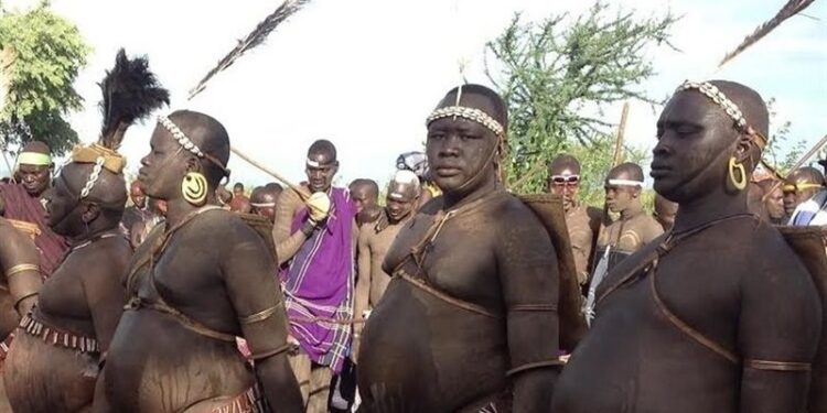 تقاليد قبيلة أفريقية تكرم صاحب أكبر كرش