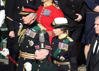 ثروة الملكة إليزابيث الضخمة تفجر الخلافات داخل العائلة المالكة