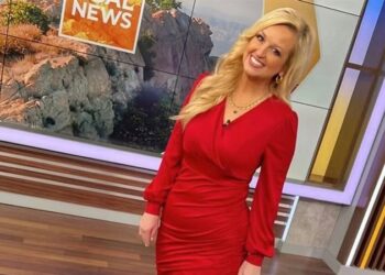 بالفيديو .. لحظة تعرض مذيعة أمريكية للإغماء على الهواء مباشرة