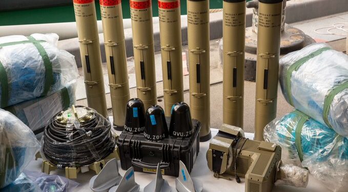 البحرية الأميركية .. ضبطنا قارباً إيرانياً يحمل صواريخ موجهة في خليج عمان