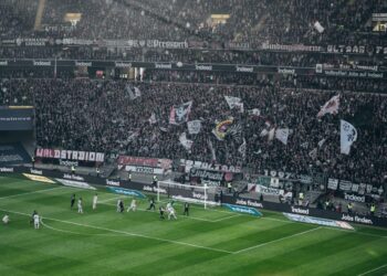 كرة القدم… علم في الرأس وموهبة في الأرجل