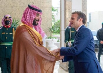 بن سلمان وماكرون يبحثان في مسائل “الدفاع والطاقة”
