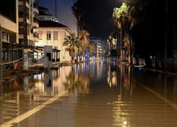 سكان مدينة استيقظوا ليجدوا أنفسهم في البحر